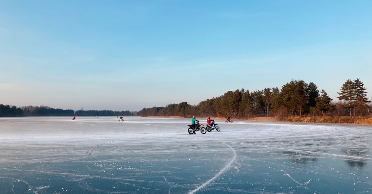 assurance moto adaptée à vos besoins. obtenez une protection complète pour votre moto avec des options flexibles et des tarifs compétitifs.